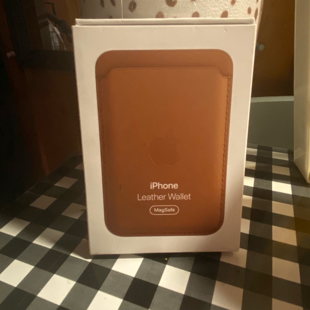 Apple iPhone leather wallet saddle brown in box
